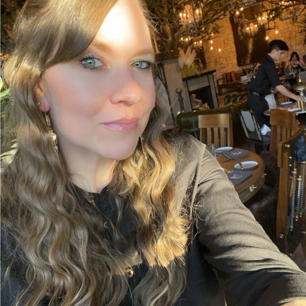 Meet your Posher, Crystal